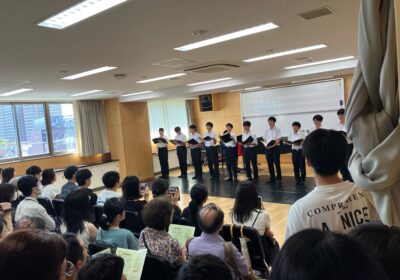 合唱部：音楽室は満席で、中に入れませんでした。